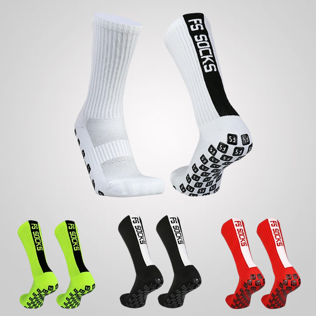 Weiße Fußballsocke oben groß mit schwarzen Grip-Noppen auf der Unterseite
darunter 3 wFußballsocken mit dem selben Muster in neon grün, schwarz und rot