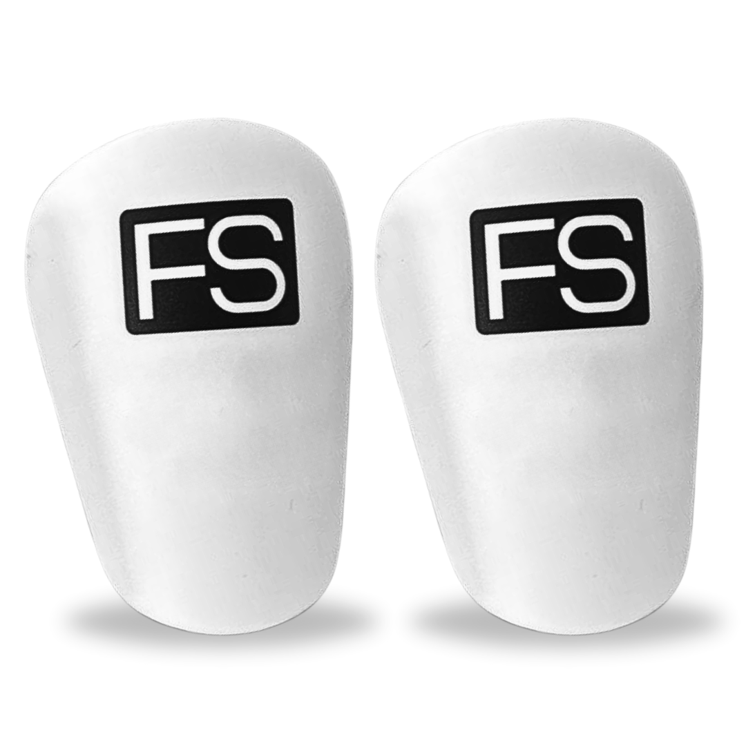 Bild von weißen FS Mini Shinpads mit Logo