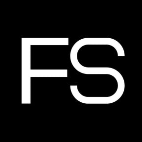 FS Logo- Schwarzer hintergrund, Weiße Schrift mit Buchstaben: FS
